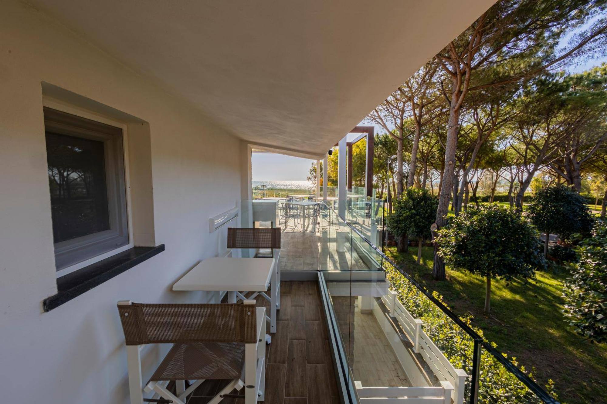 Aquamaris Design Suite & Spa 파이스툼 외부 사진