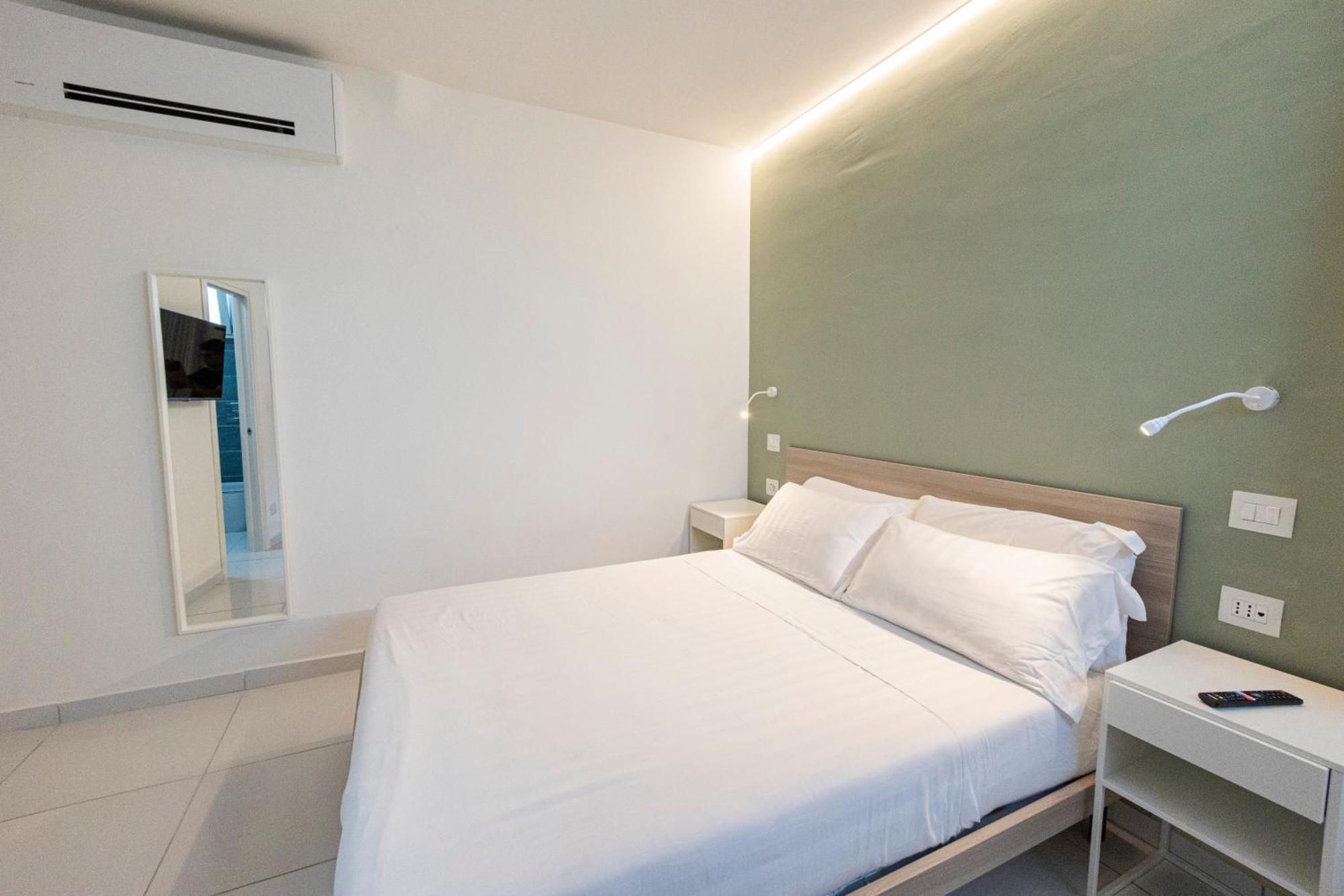 Aquamaris Design Suite & Spa 파이스툼 외부 사진