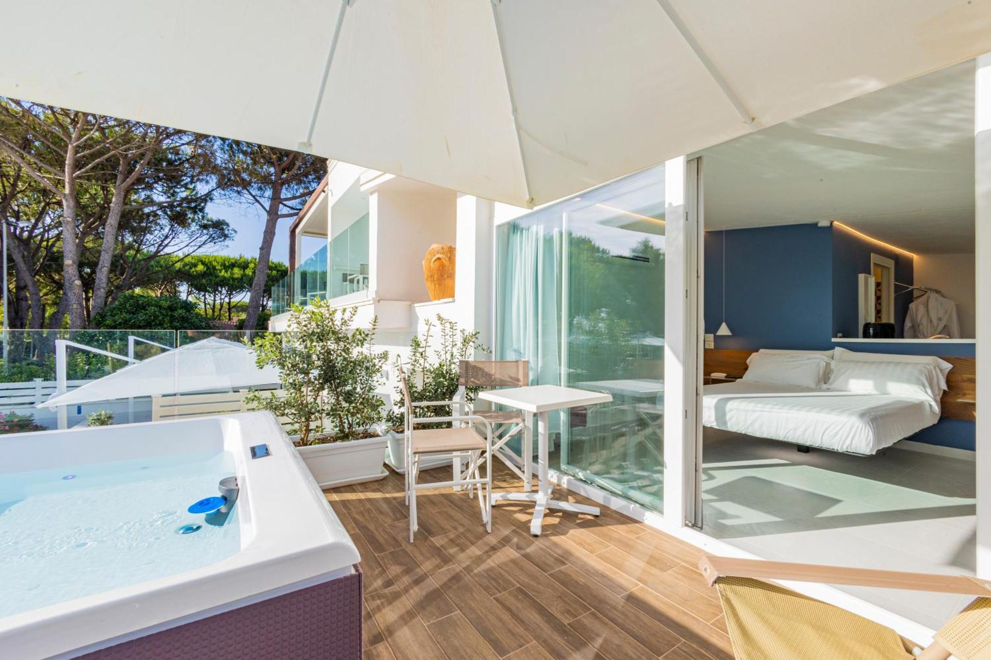 Aquamaris Design Suite & Spa 파이스툼 외부 사진
