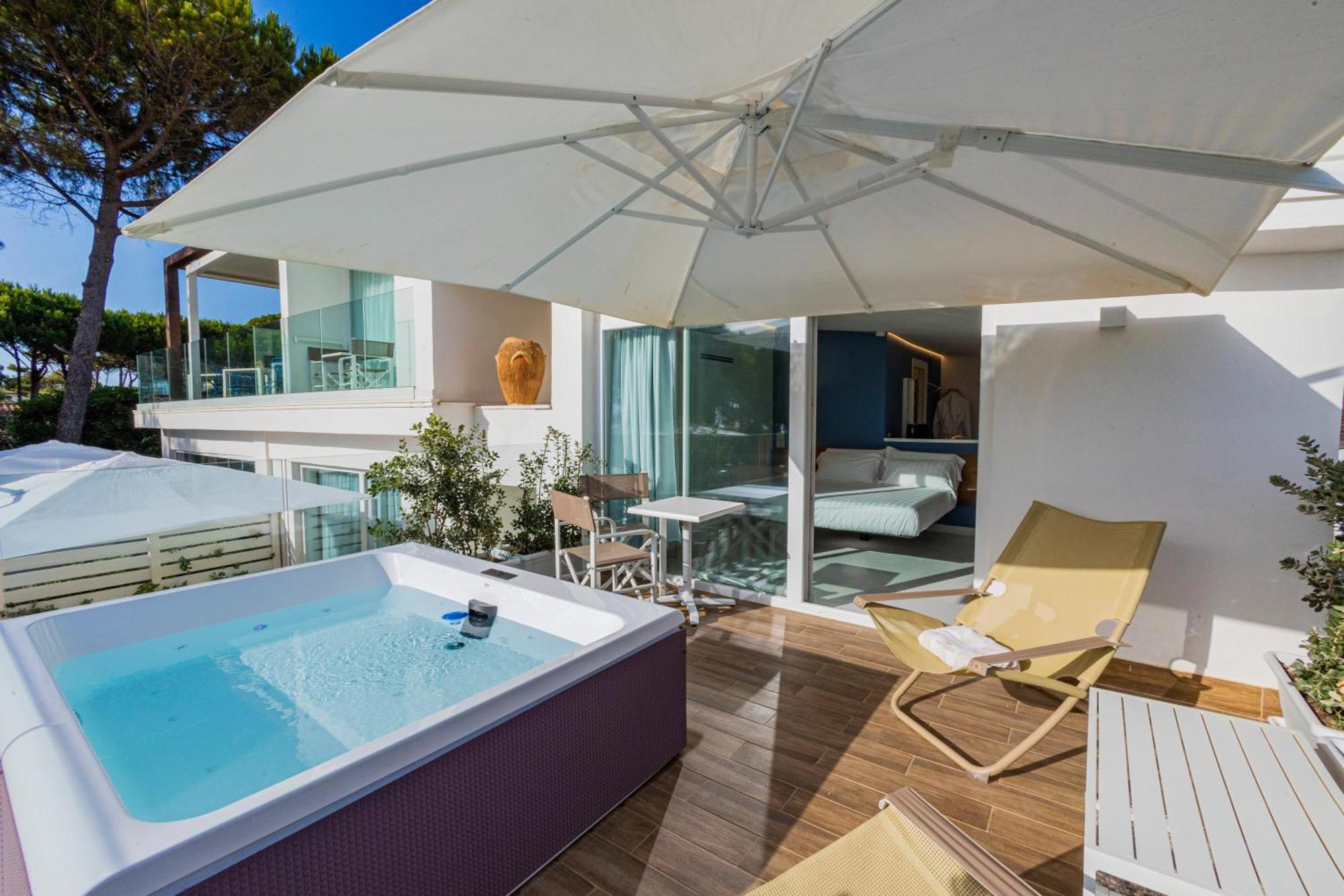 Aquamaris Design Suite & Spa 파이스툼 외부 사진